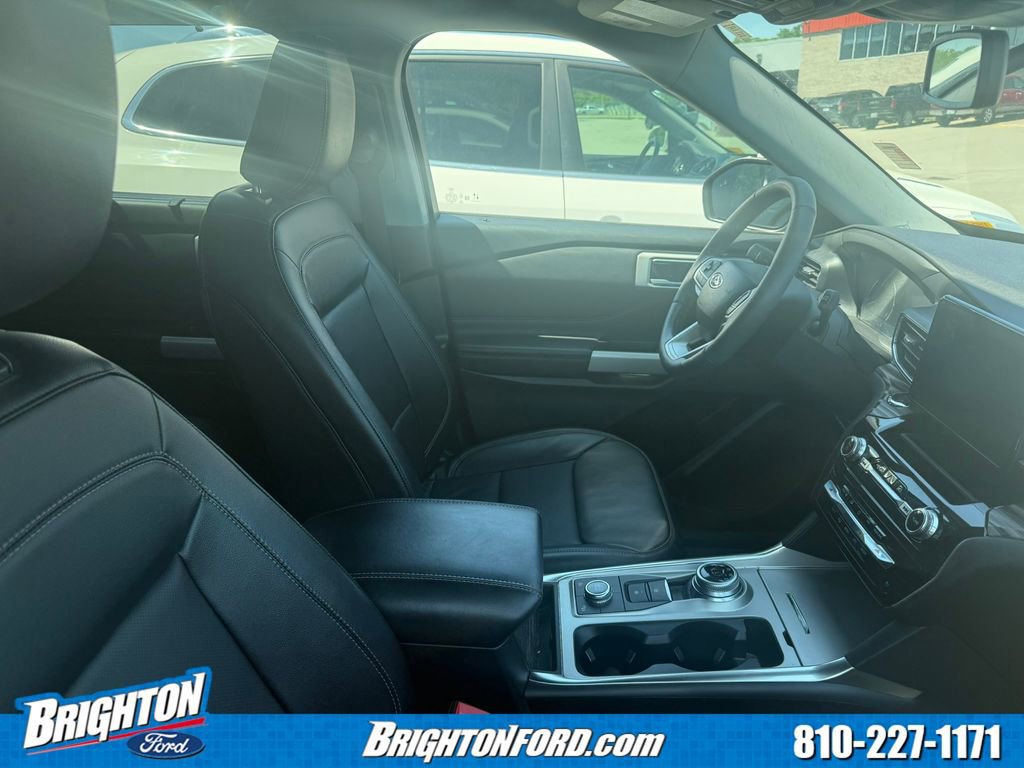 Certified 2023 Ford Explorer Limited w/ Hybrid Equipment Group 310A AWD/4WD image 7