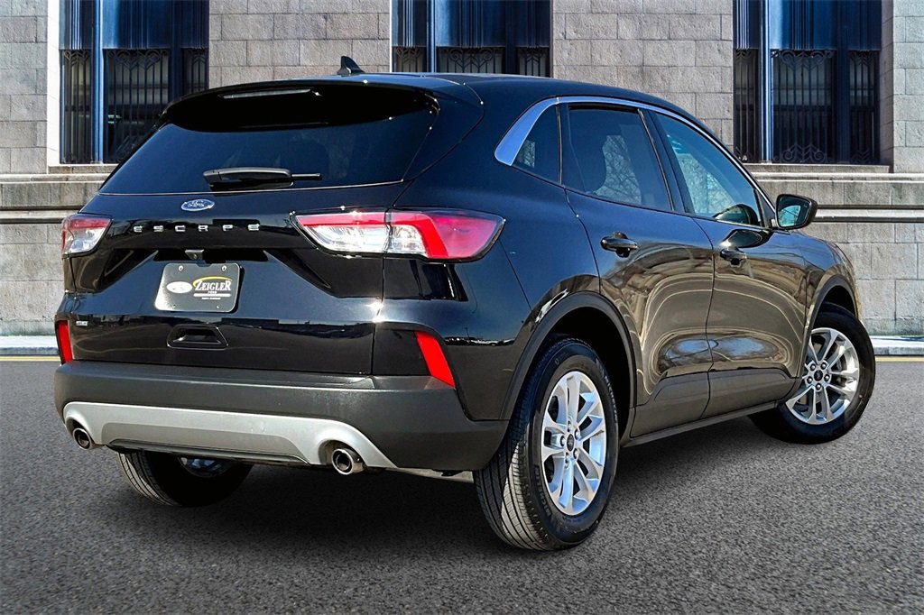 Certified 2022 Ford Escape SE w/ Cold Weather Package image 12
