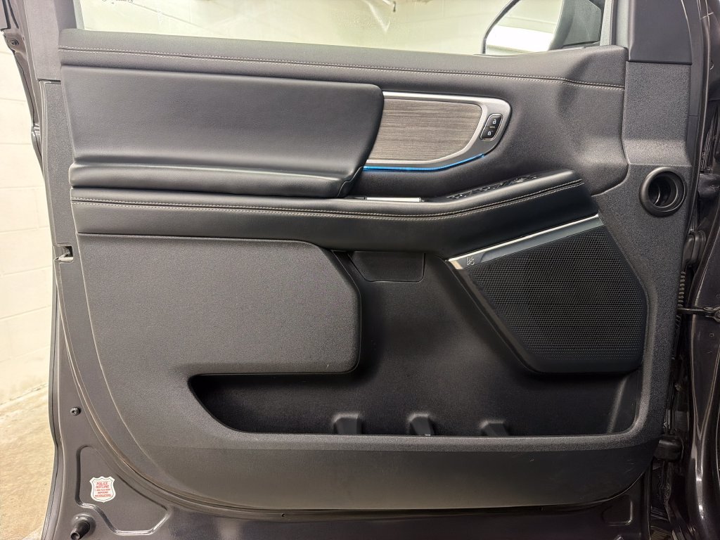 Certified 2025 Ford Expedition Platinum AWD/4WD image 18