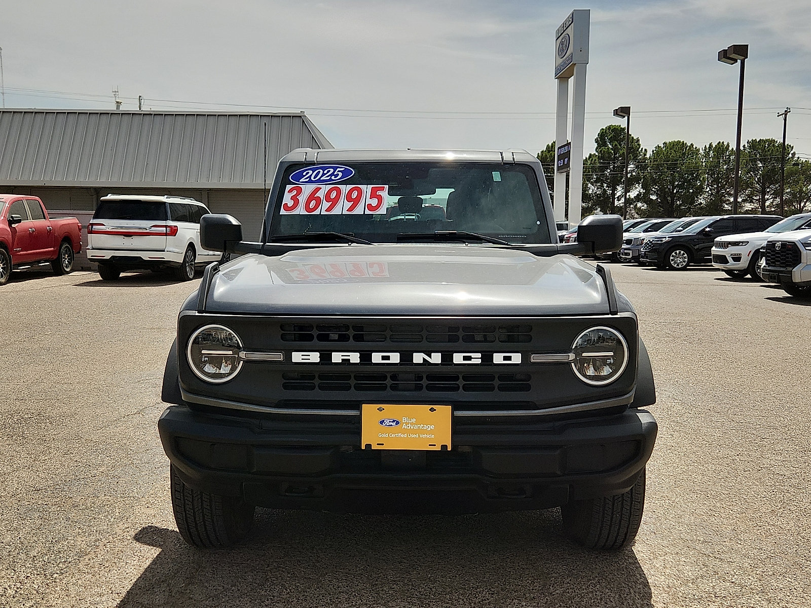 Certified 2025 Ford Bronco 4-Door AWD/4WD image 2