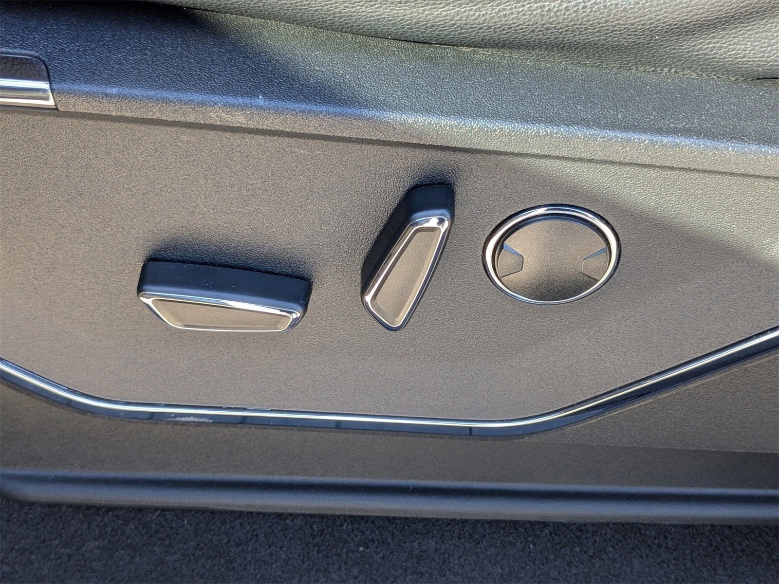 Certified 2023 Ford F150 Lariat w/ Equipment Group 502A High image 21