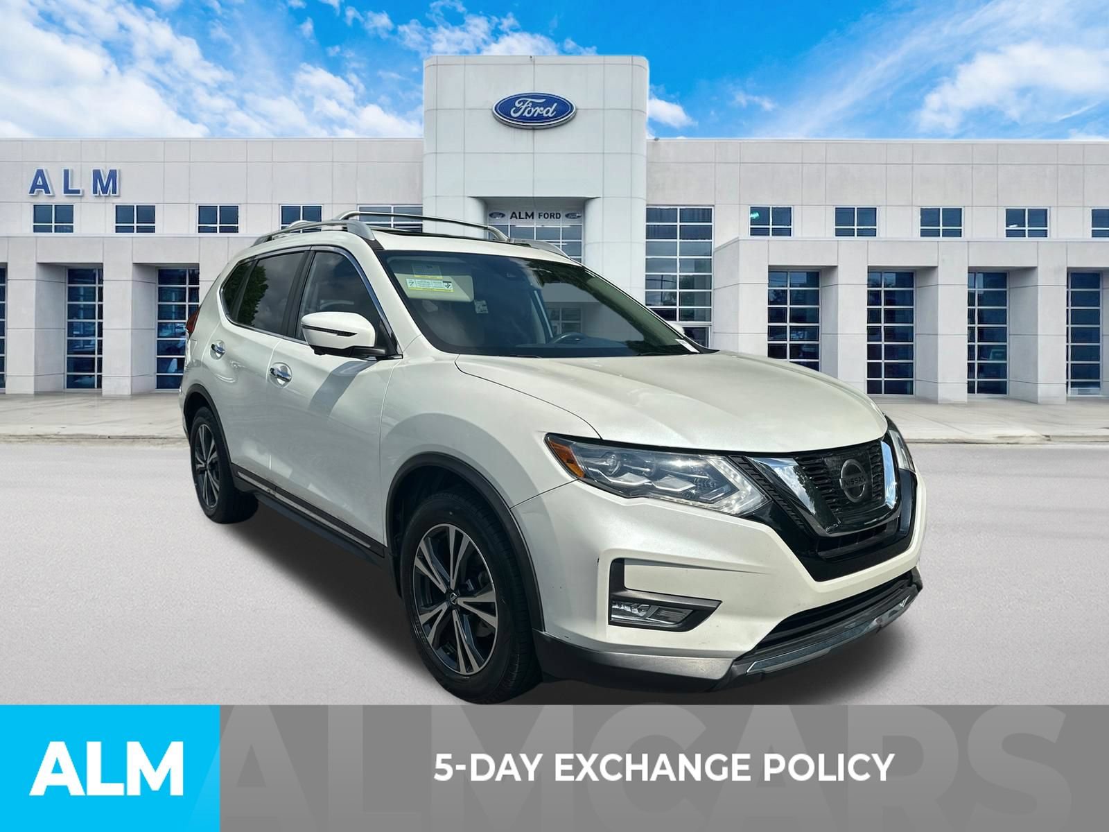 Used 2017 Nissan Rogue SL w/ SL Premium Package FWD image 3