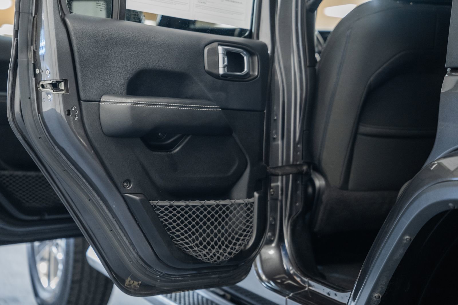 Used 2018 Jeep Wrangler Unlimited Sahara image 40