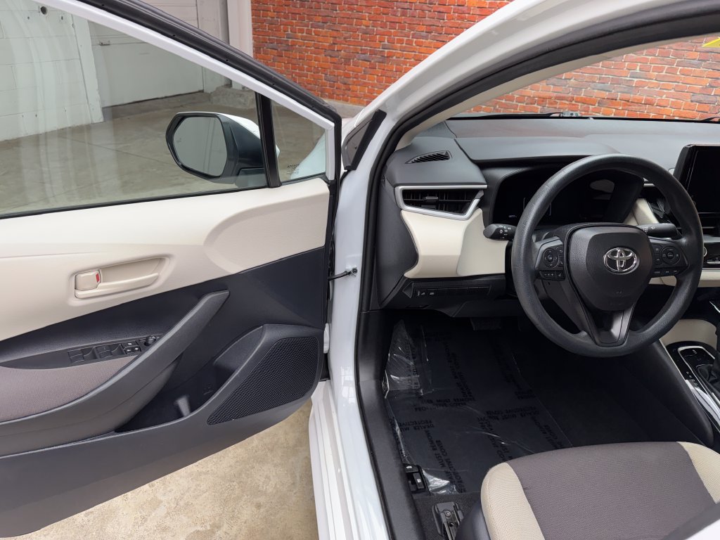 Used 2026 Toyota Corolla LE FWD image 7