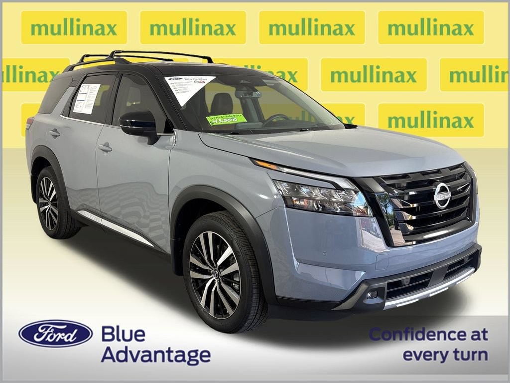 Used 2025 Nissan Pathfinder Platinum w/ Black Appearance Package FWD video 2