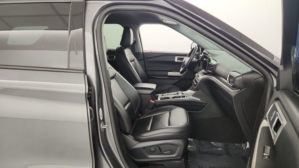 Certified 2022 Ford Explorer XLT w/ Equipment Group 202A image 32