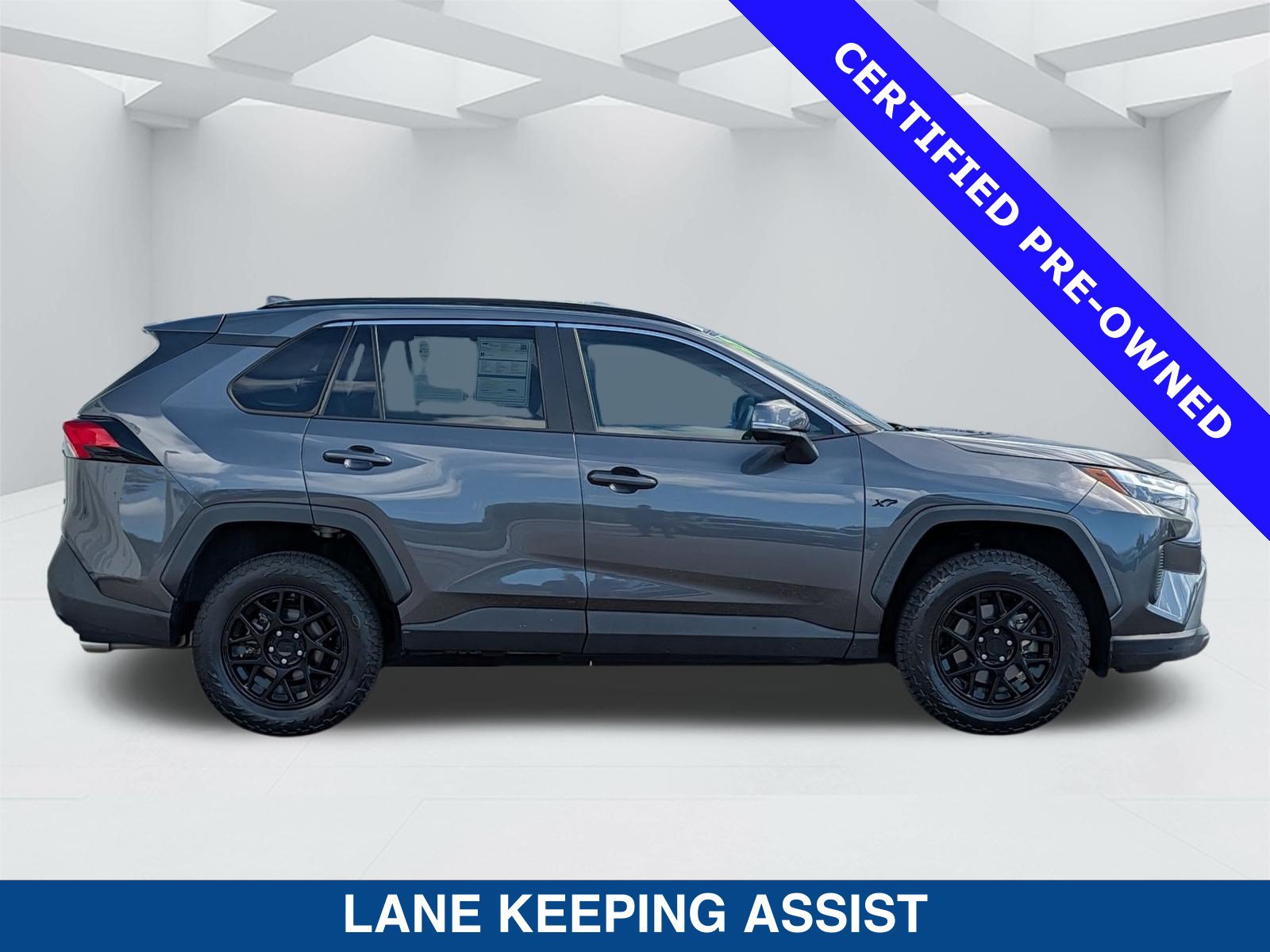 Used 2023 Toyota RAV4 XLE FWD image 4