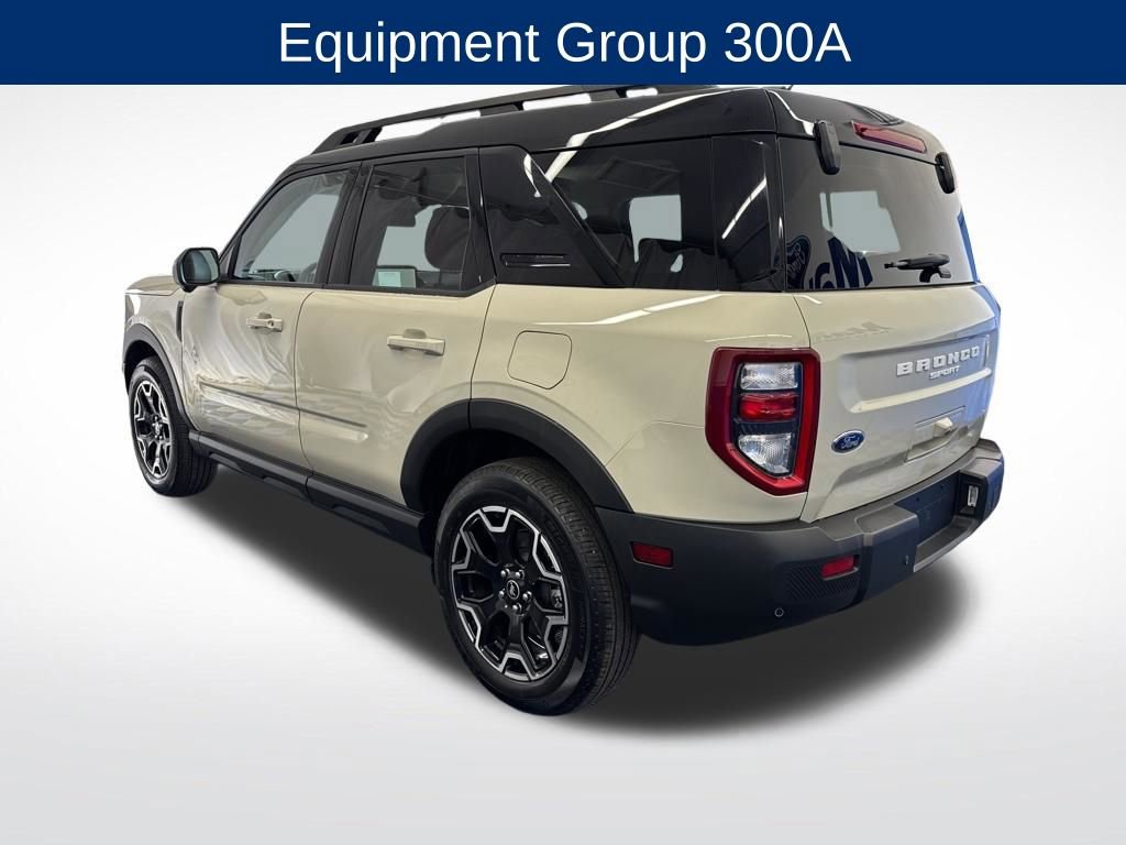 Certified 2025 Ford Bronco Sport Outer Banks w/ Outer Banks Tech Package+ AWD/4WD image 3