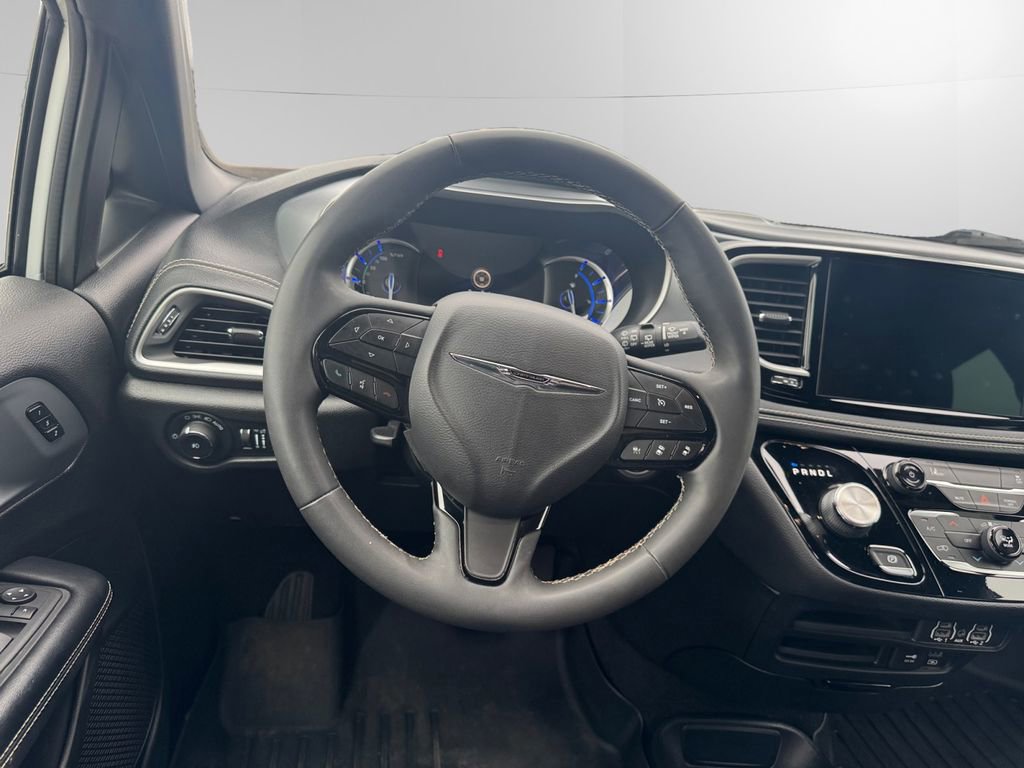 Used 2022 Chrysler Pacifica Touring-L w/ S Appearance Package image 12