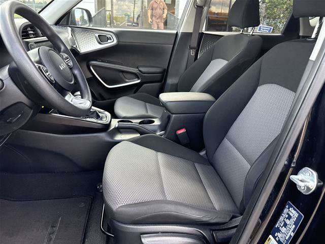Used 2024 Kia Soul LX w/ Option Group 015 FWD image 4
