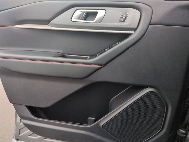 Certified 2025 Ford Explorer ST-Line w/ ST-Line Street Pack image 14