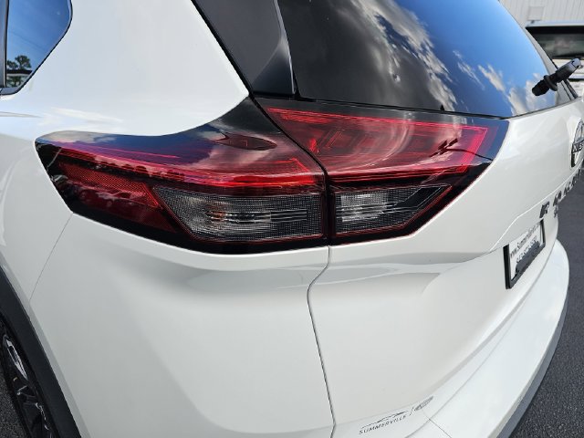 Used 2024 Nissan Rogue SV FWD image 38