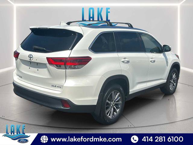 Used 2019 Toyota Highlander XLE AWD/4WD image 16