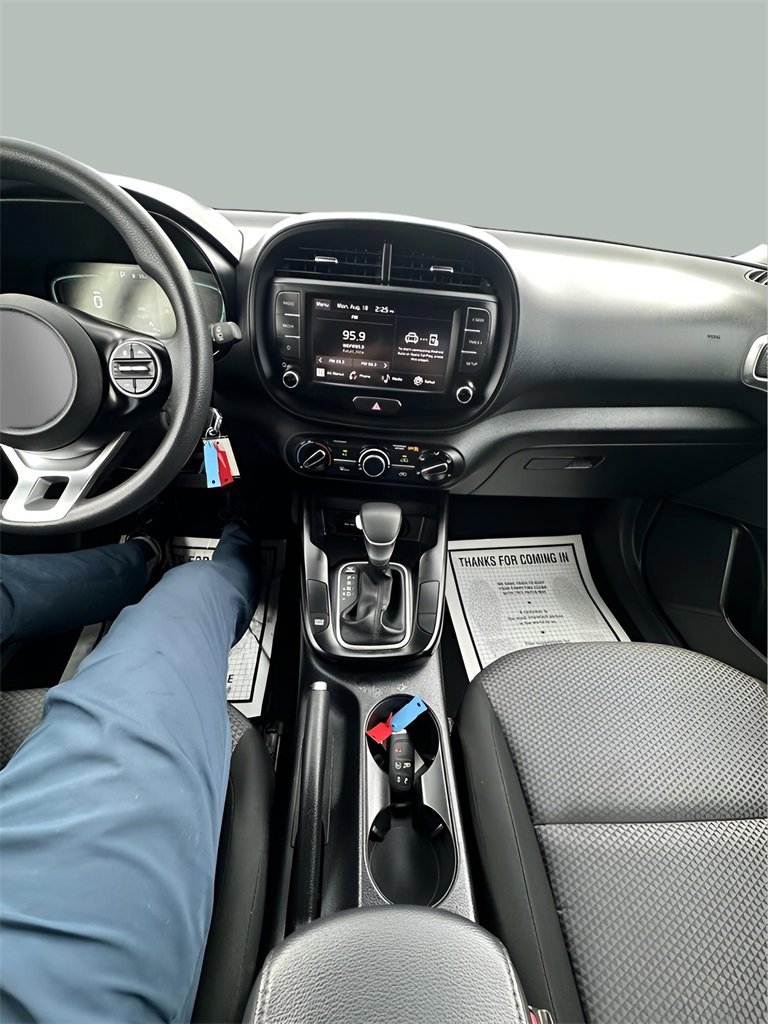 Used 2023 Kia Soul LX w/ LX Technology Package image 26
