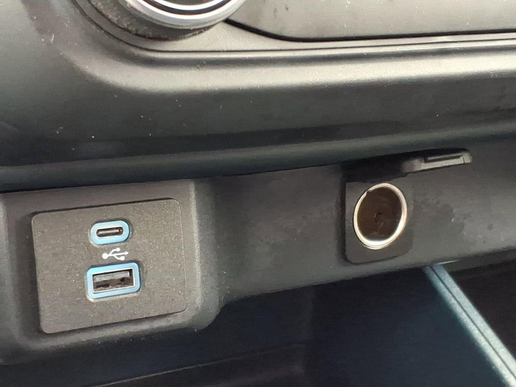 Certified 2022 Ford Maverick XL FWD image 18
