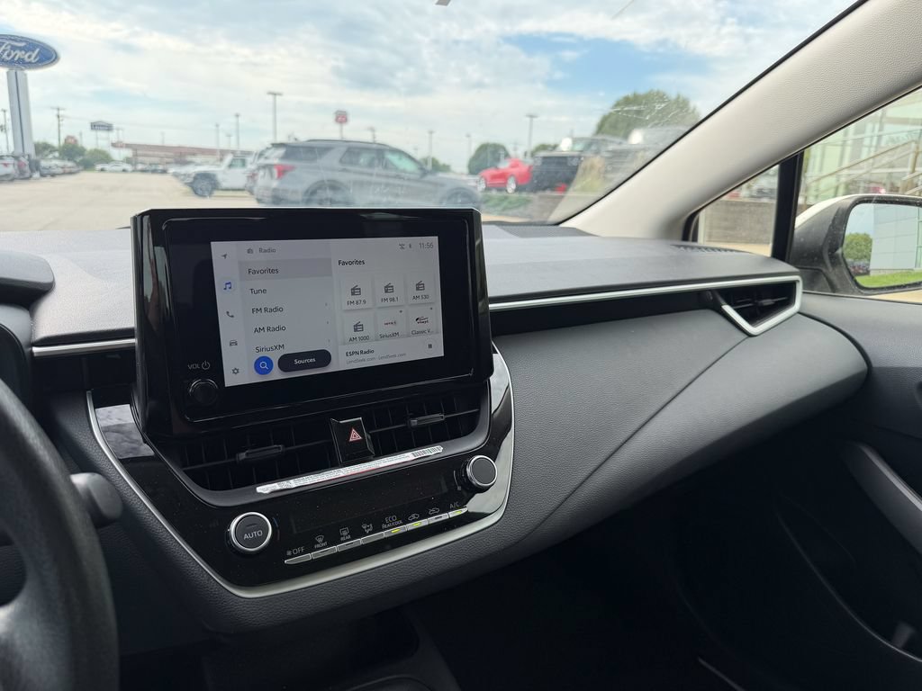Used 2025 Toyota Corolla LE FWD image 17