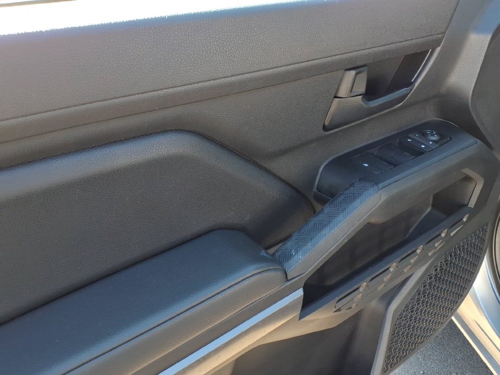 Used 2024 Toyota Tacoma SR5 AWD/4WD image 5