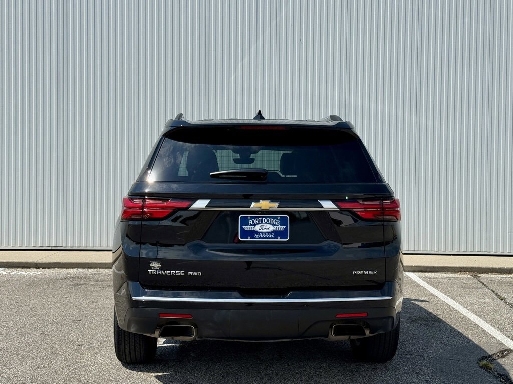 Used 2023 Chevrolet Traverse Premier image 3