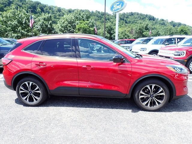 Certified 2022 Ford Escape SE w/ SE Sport Appearance Package AWD/4WD image 9