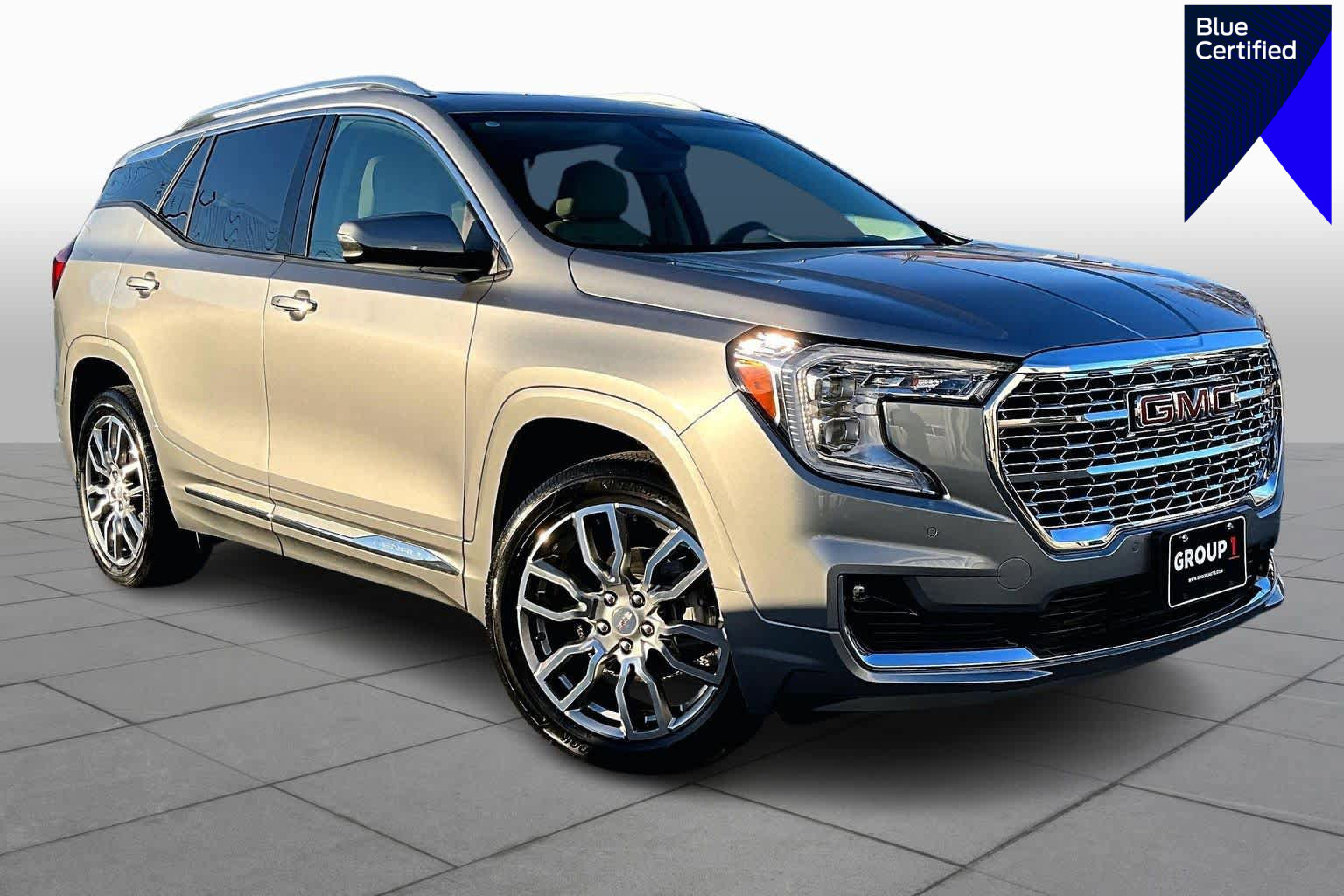Used 2023 GMC Terrain Denali image 1