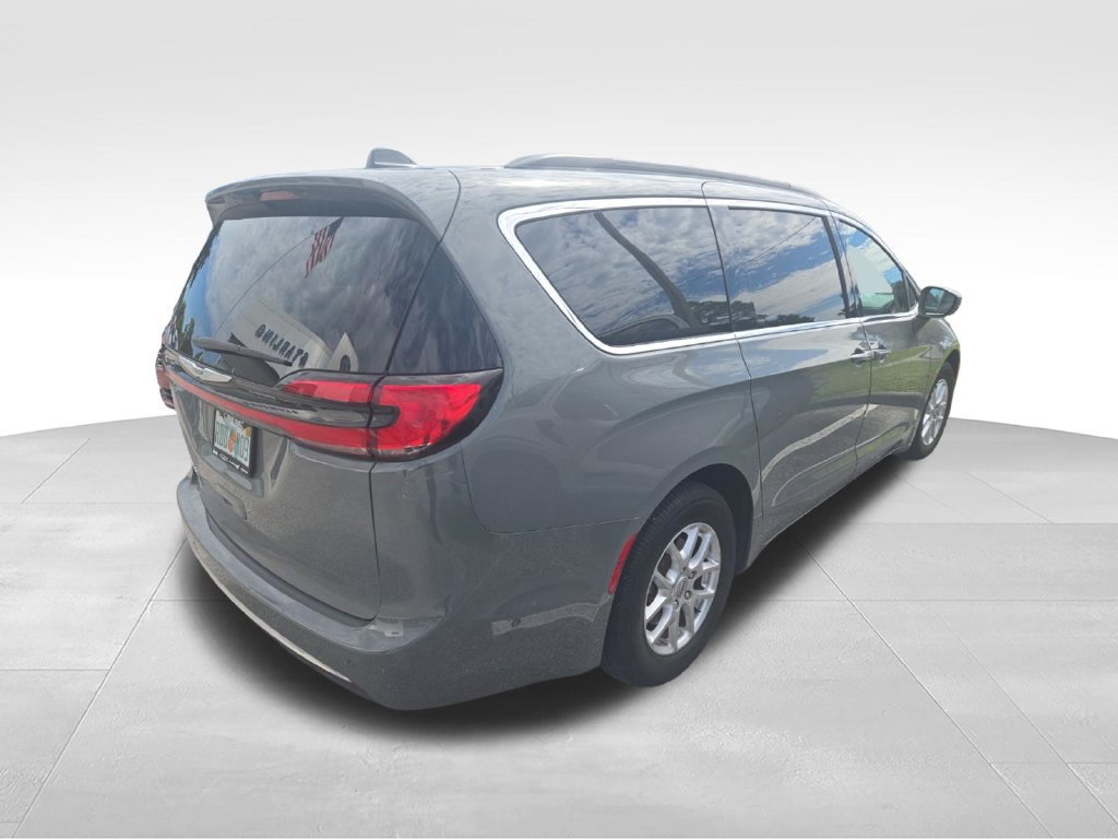 Used 2022 Chrysler Pacifica Touring-L w/ Uconnect Theater Family Group FWD image 5