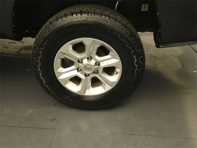 Used 2018 Toyota Tacoma SR image 9