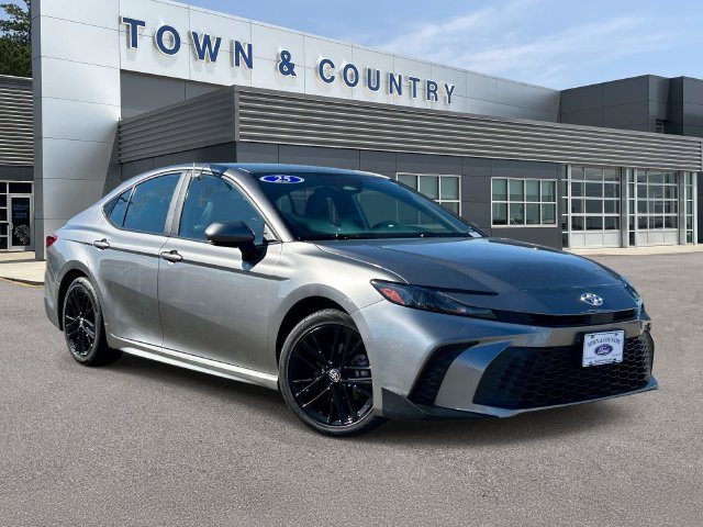 Used 2025 Toyota Camry SE