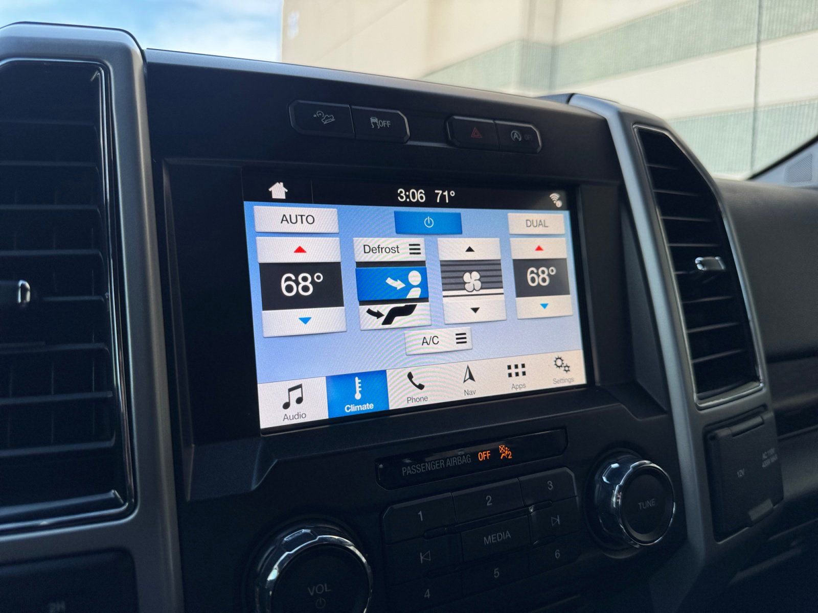 Certified 2018 Ford F150 Lariat image 26