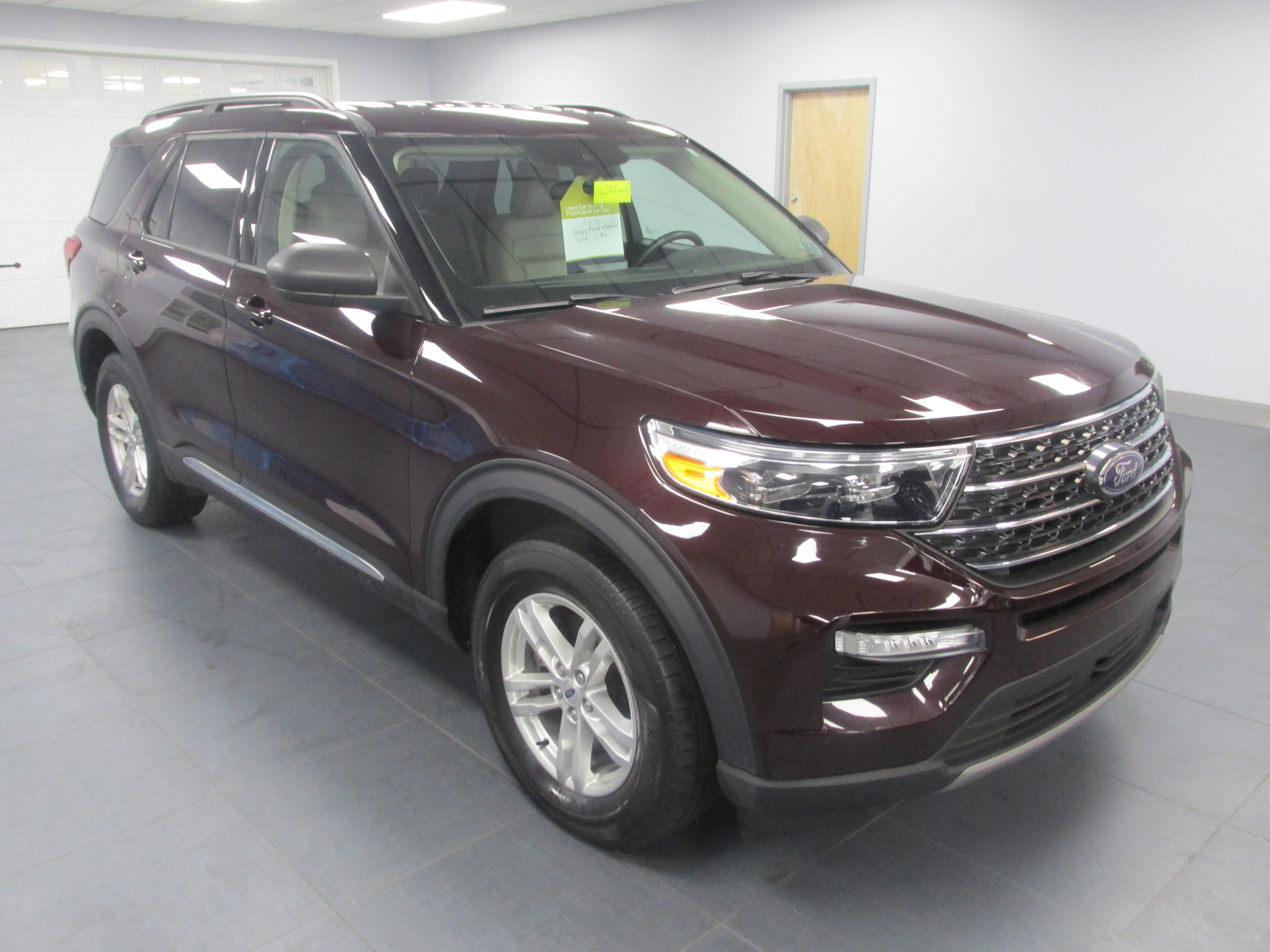 Certified 2023 Ford Explorer XLT w/ Equipment Group 202A AWD/4WD image 3