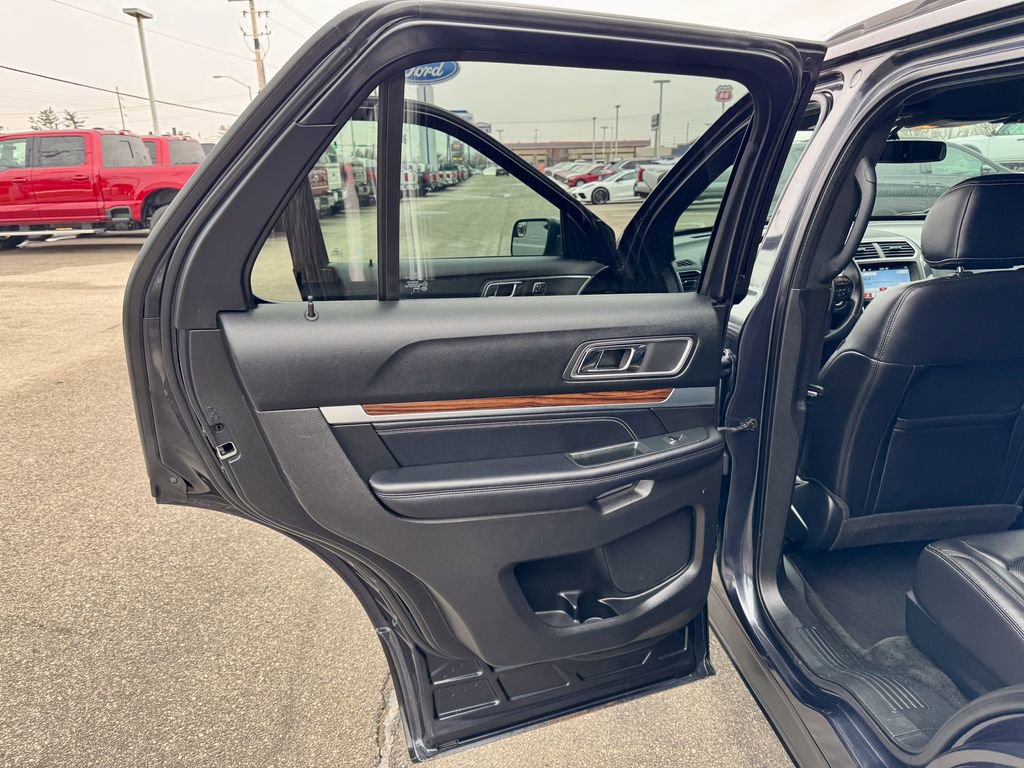 Certified 2017 Ford Explorer Limited image 16