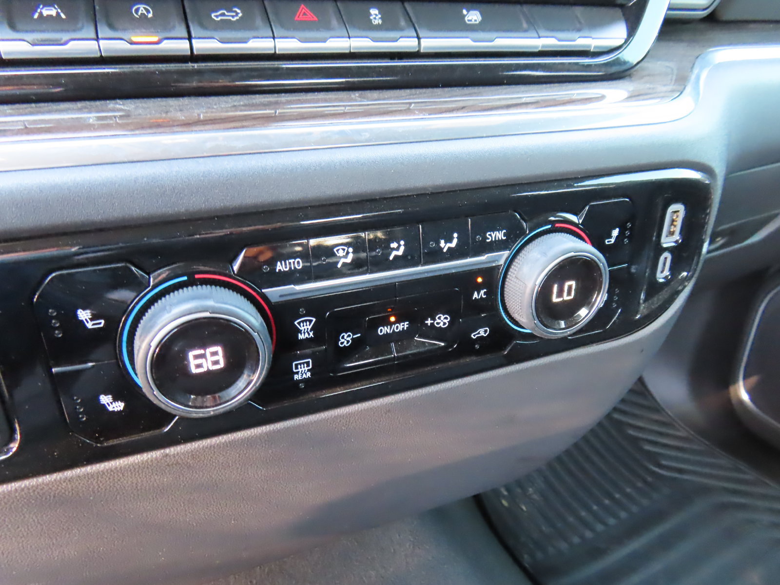 Used 2024 Chevrolet Silverado 1500 LT AWD/4WD image 27