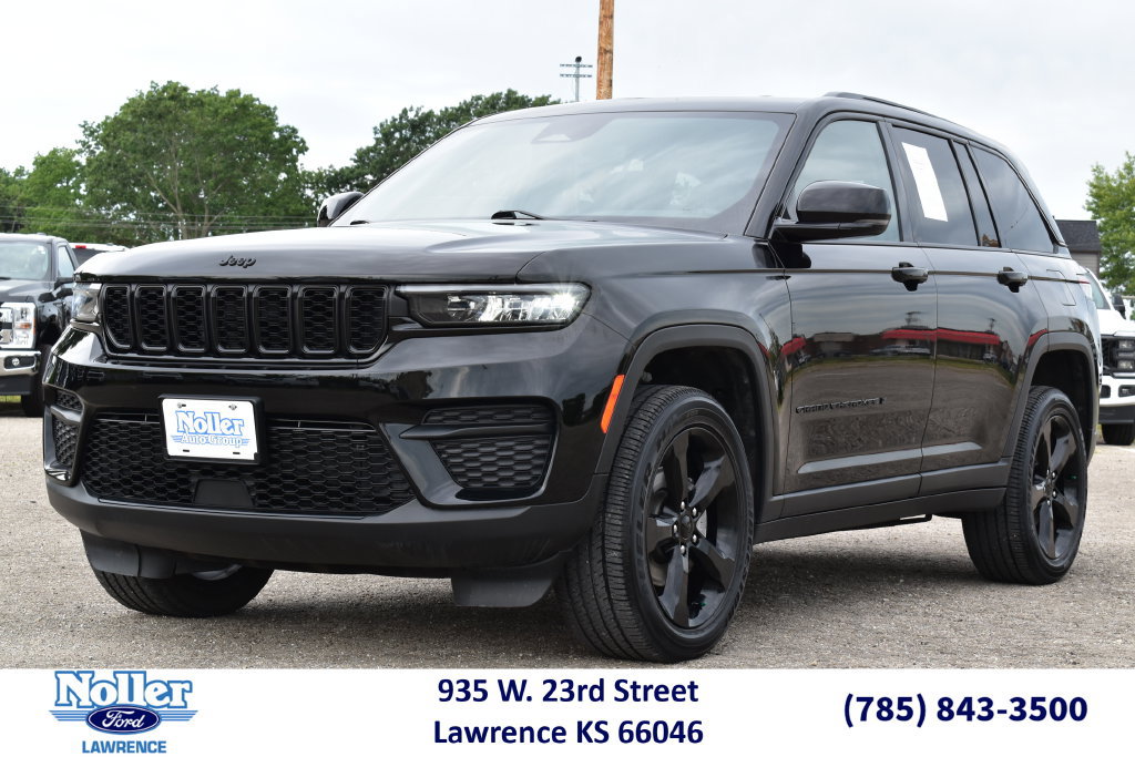Used 2023 Jeep Grand Cherokee Altitude AWD/4WD image 1