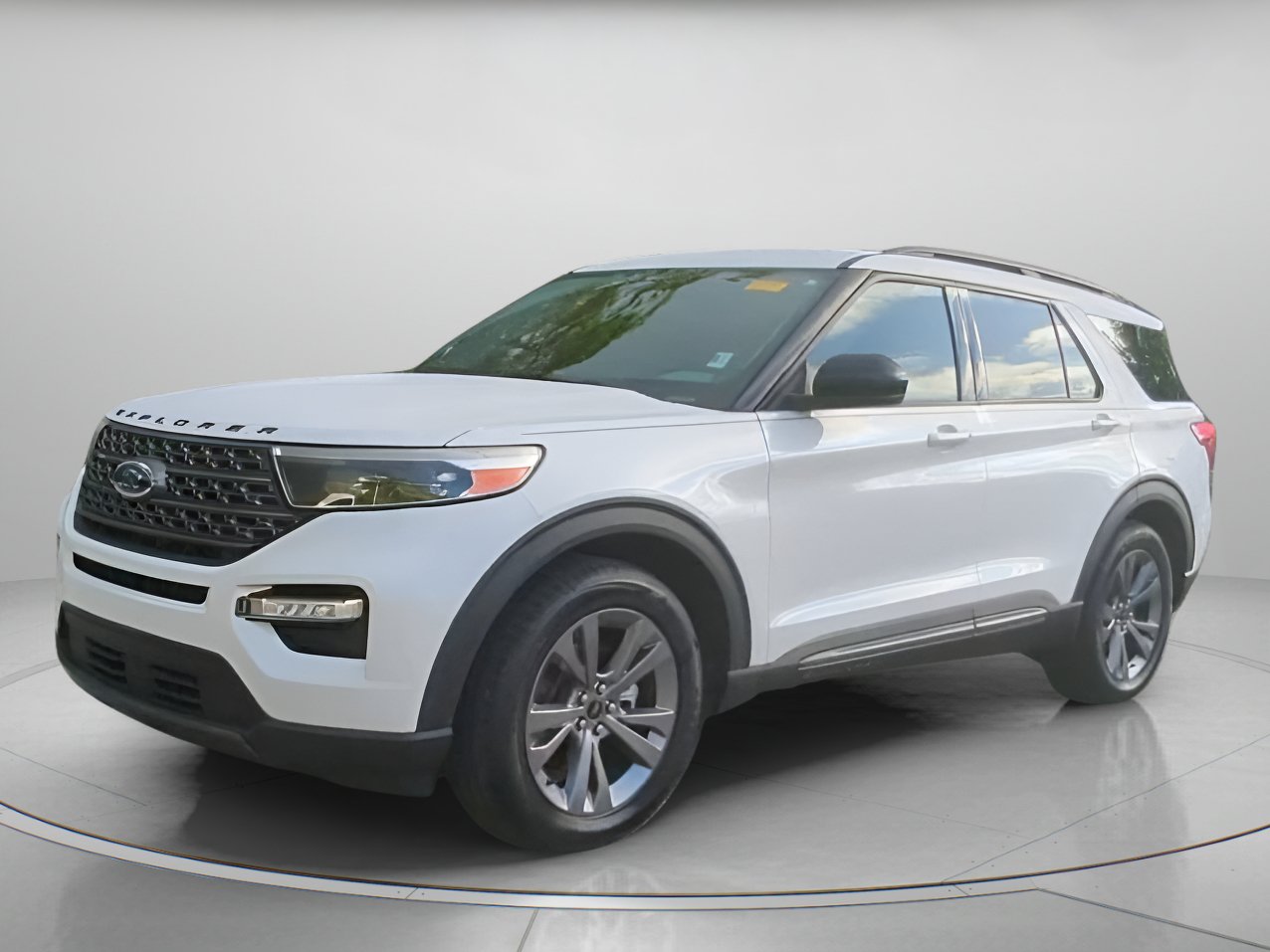 Certified 2022 Ford Explorer XLT w/ Equipment Group 202A RWD image 12