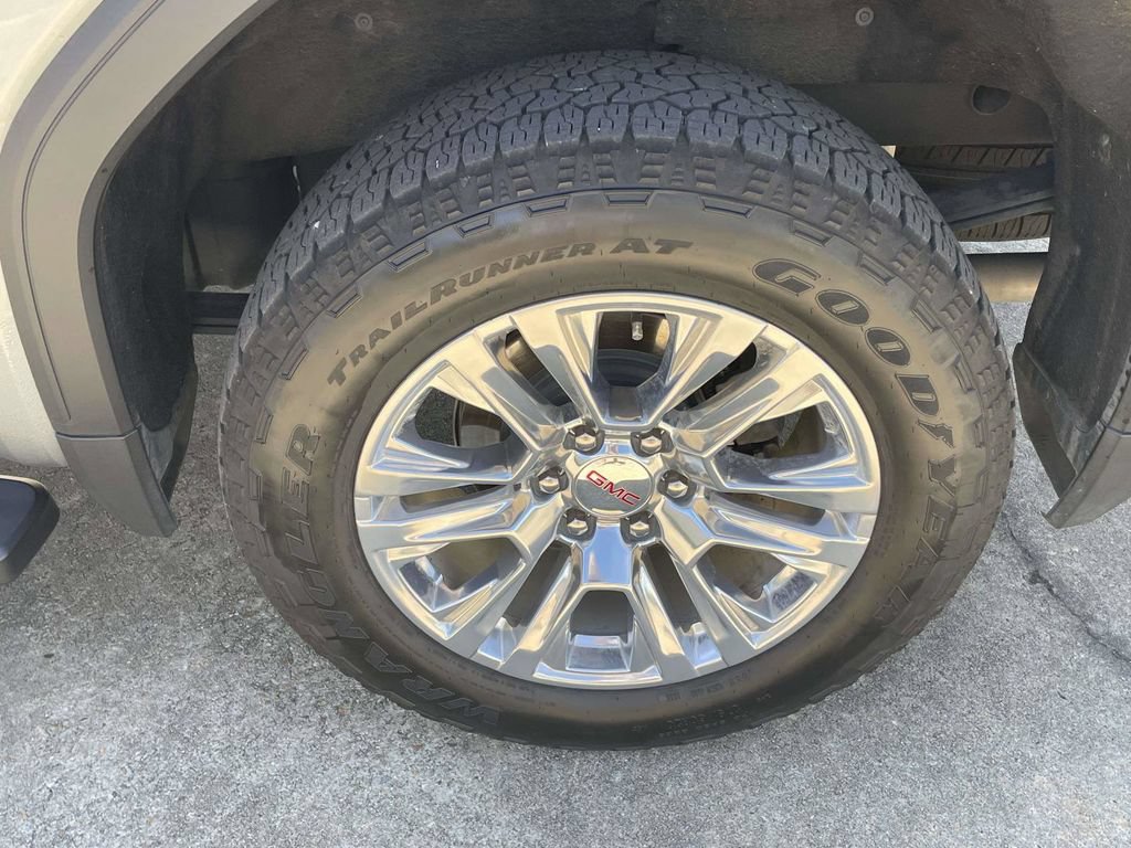 Used 2025 GMC Sierra 1500 Denali AWD/4WD image 9