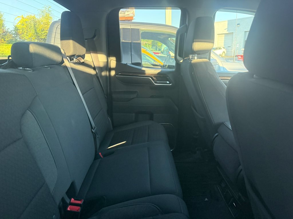 Used 2023 Chevrolet Silverado 1500 LT AWD/4WD image 9