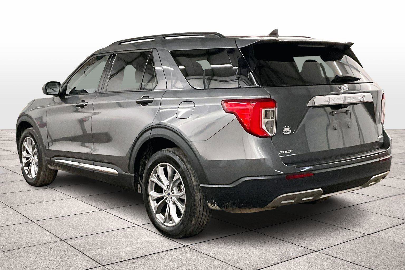 Certified 2022 Ford Explorer XLT w/ Equipment Group 202A image 4