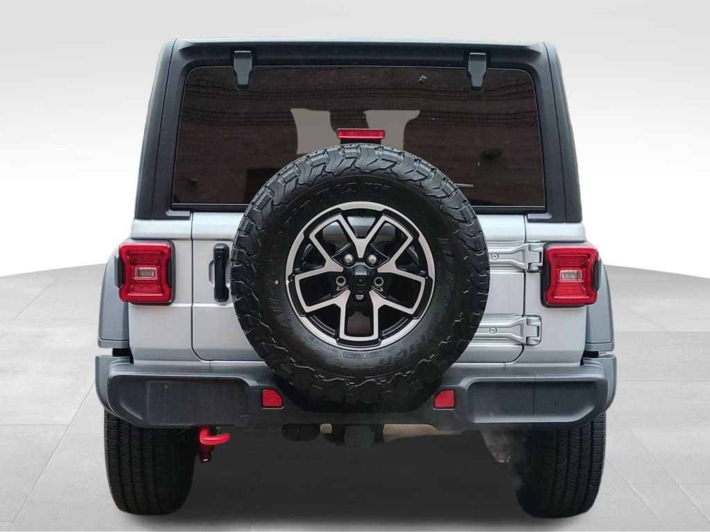Used 2024 Jeep Wrangler Unlimited Rubicon AWD/4WD image 4