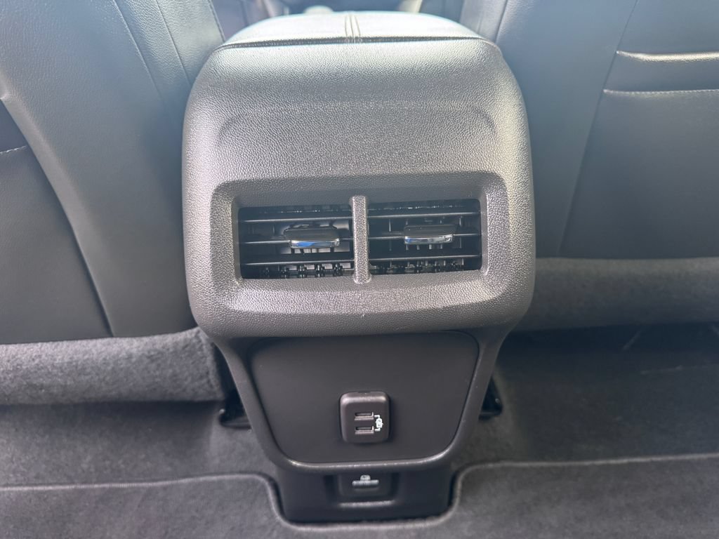 Used 2023 Chevrolet Equinox Premier AWD/4WD image 24