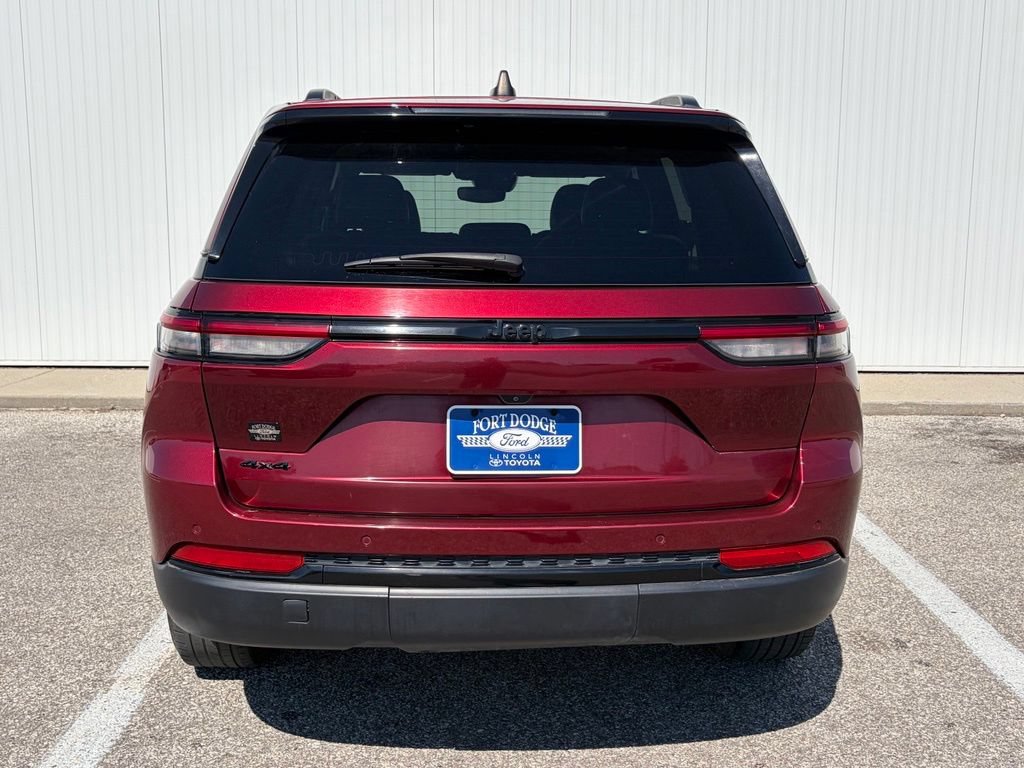 Used 2024 Jeep Grand Cherokee Altitude AWD/4WD image 6