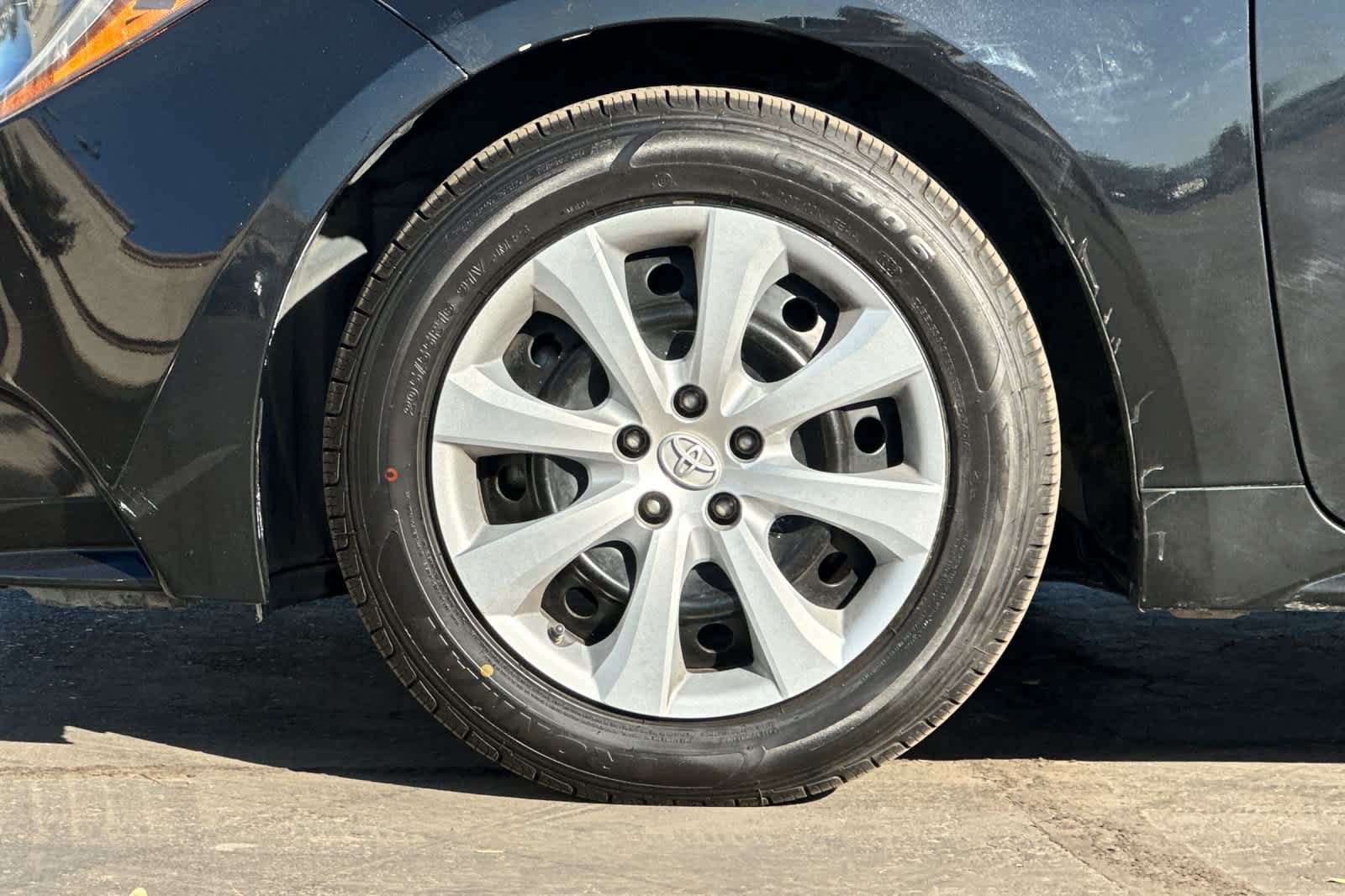 Used 2021 Toyota Corolla LE FWD image 25