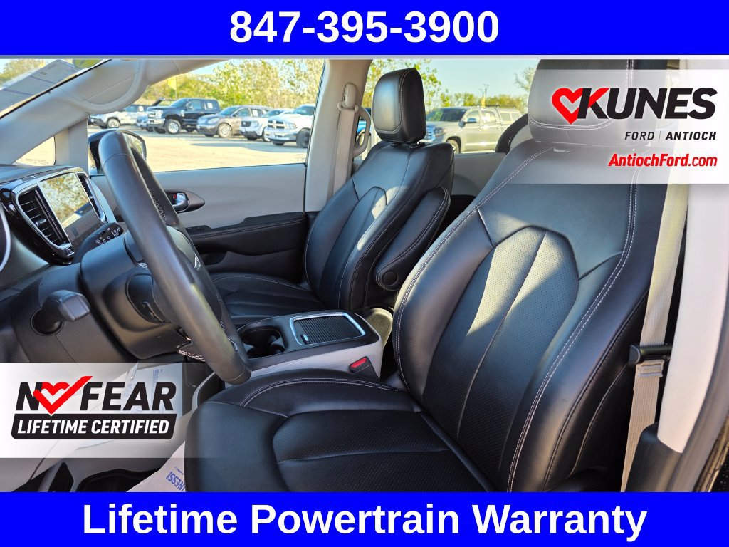 Used 2024 Chrysler Pacifica Touring-L FWD image 18