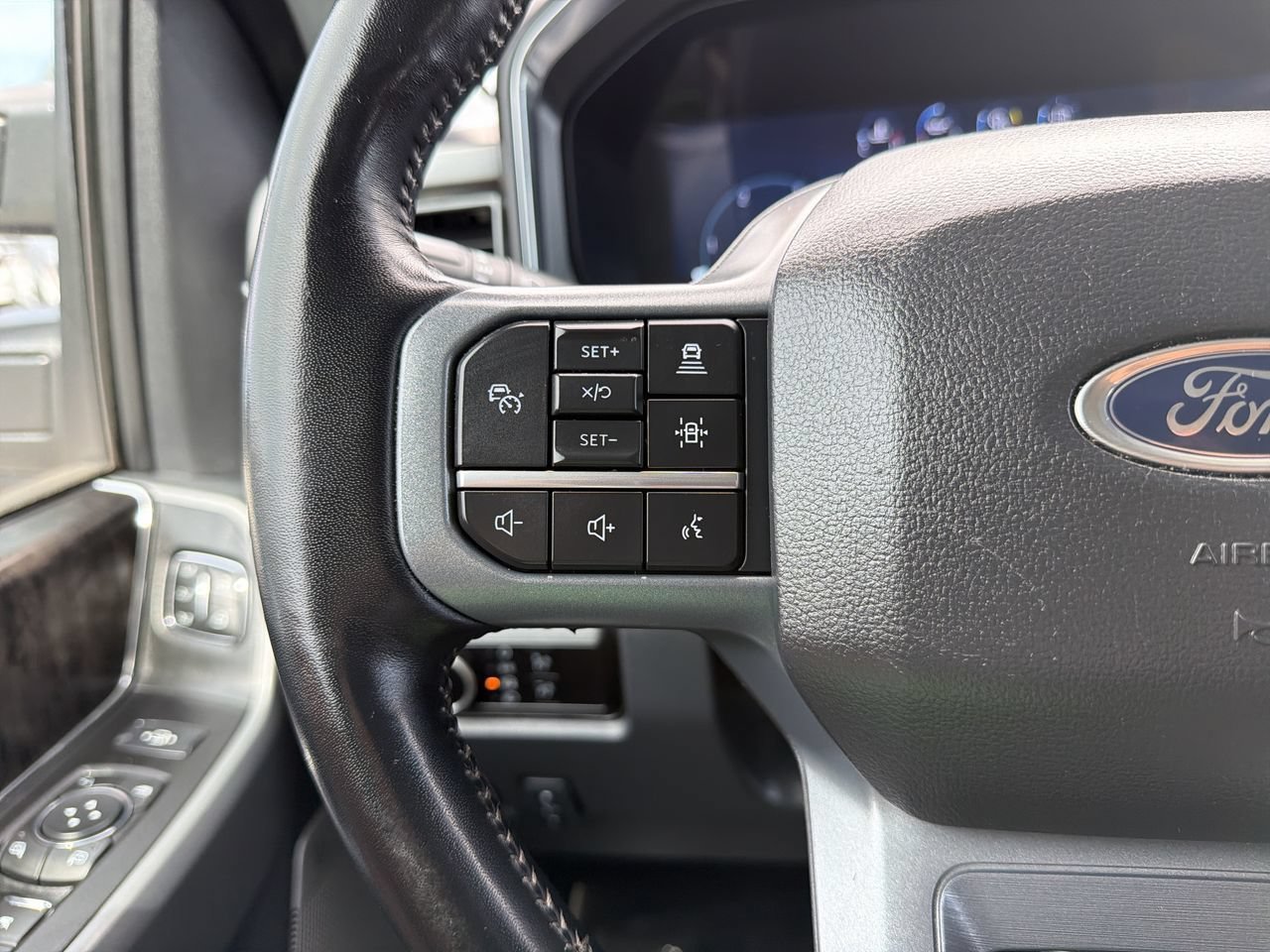 Certified 2024 Ford F250 Lariat w/ Lariat Ultimate Package AWD/4WD image 29