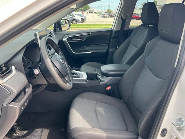 Used 2025 Toyota RAV4 XLE FWD image 30