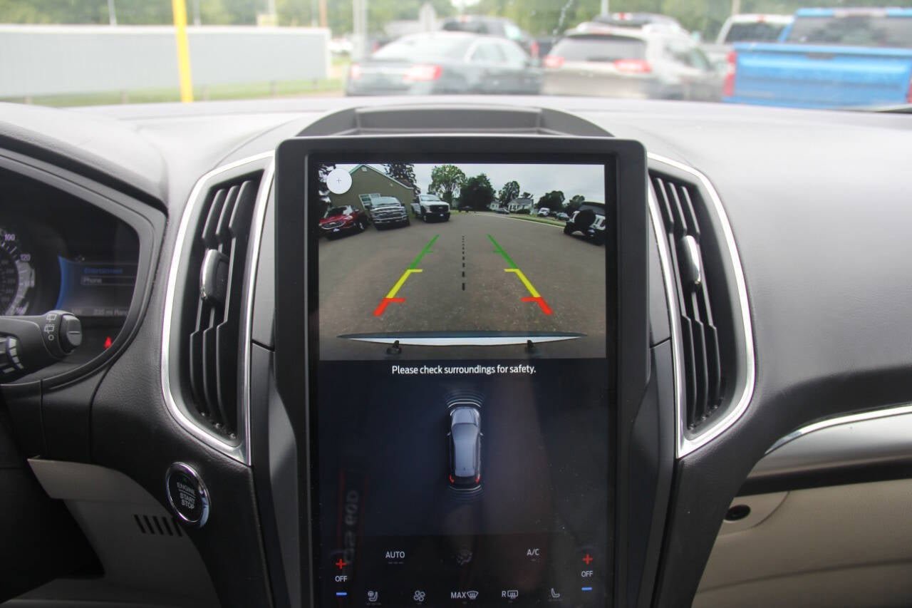 Certified 2022 Ford Edge Titanium AWD/4WD image 30