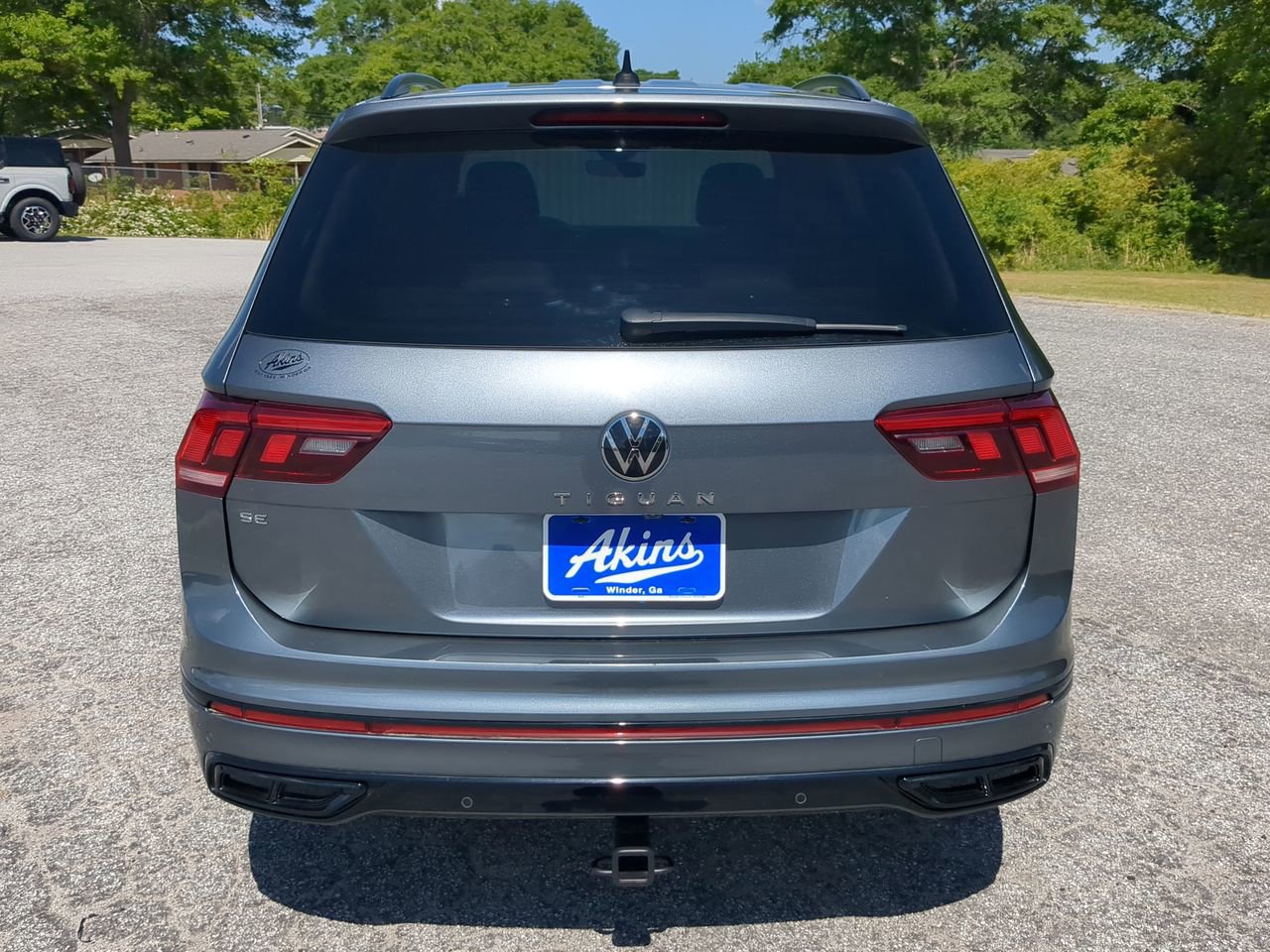 Used 2023 Volkswagen Tiguan SE R-Line FWD image 3