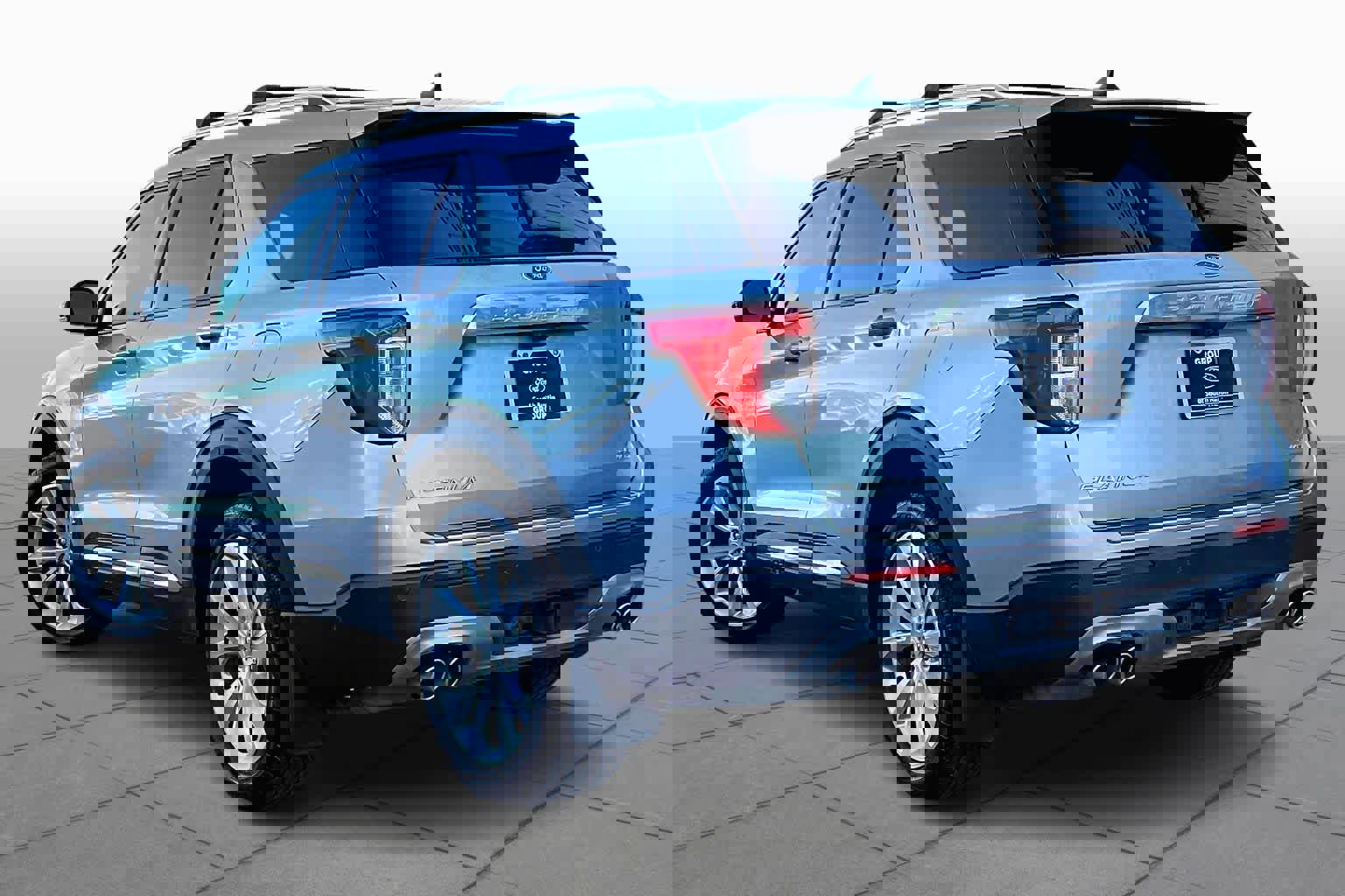 Certified 2022 Ford Explorer Platinum w/ Equipment Group 601A image 4