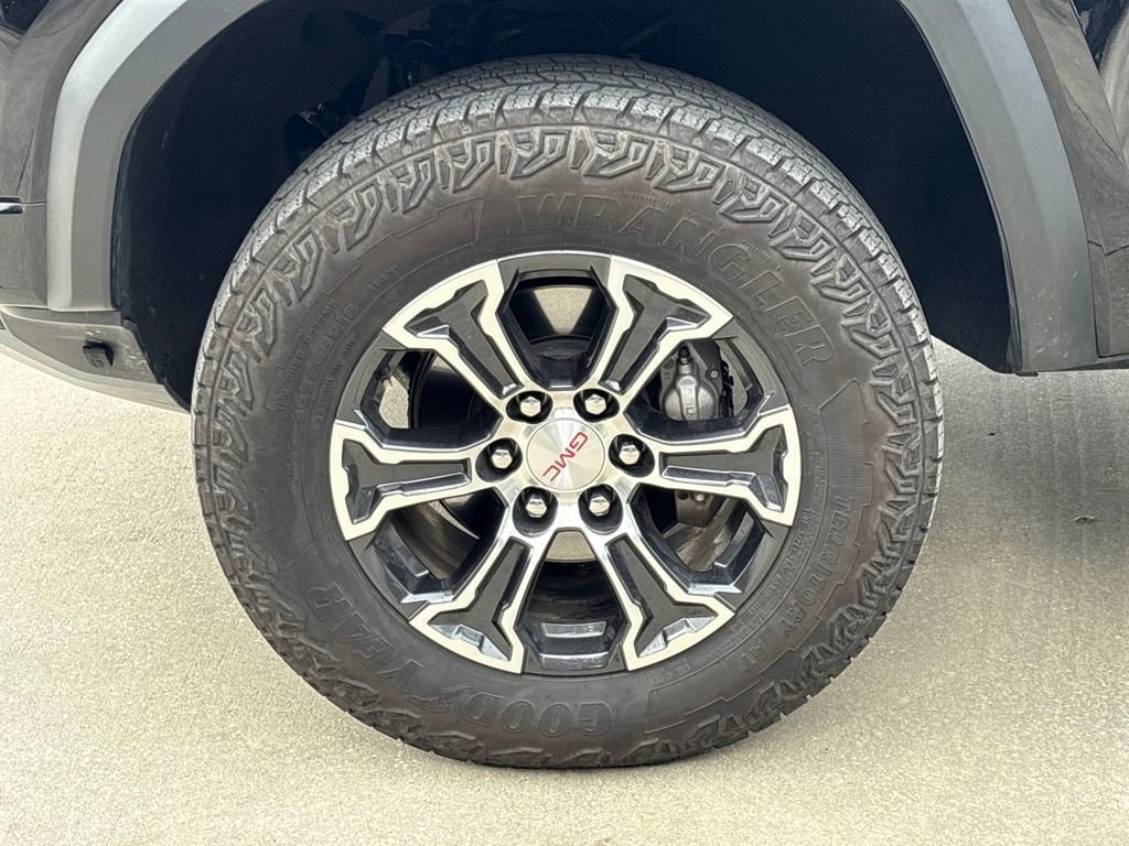 Used 2024 GMC Canyon AT4 w/ Technology Package image 14