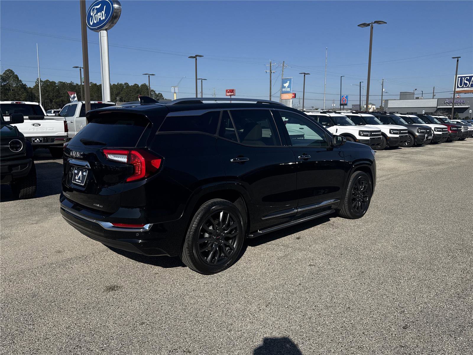 Used 2022 GMC Terrain Denali w/ Black Diamond Edition image 5