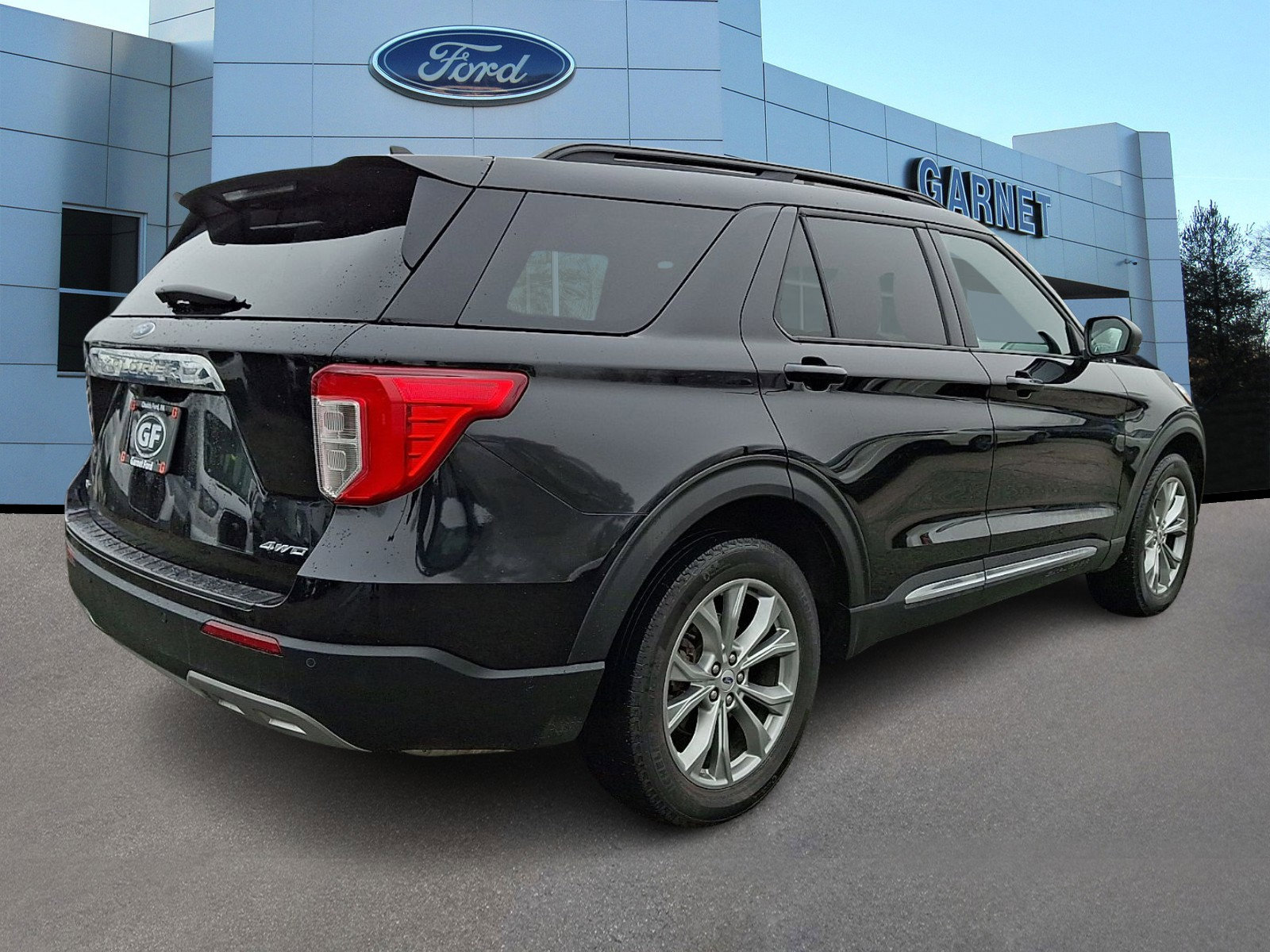 Certified 2023 Ford Explorer XLT w/ Equipment Group 202A AWD/4WD image 8