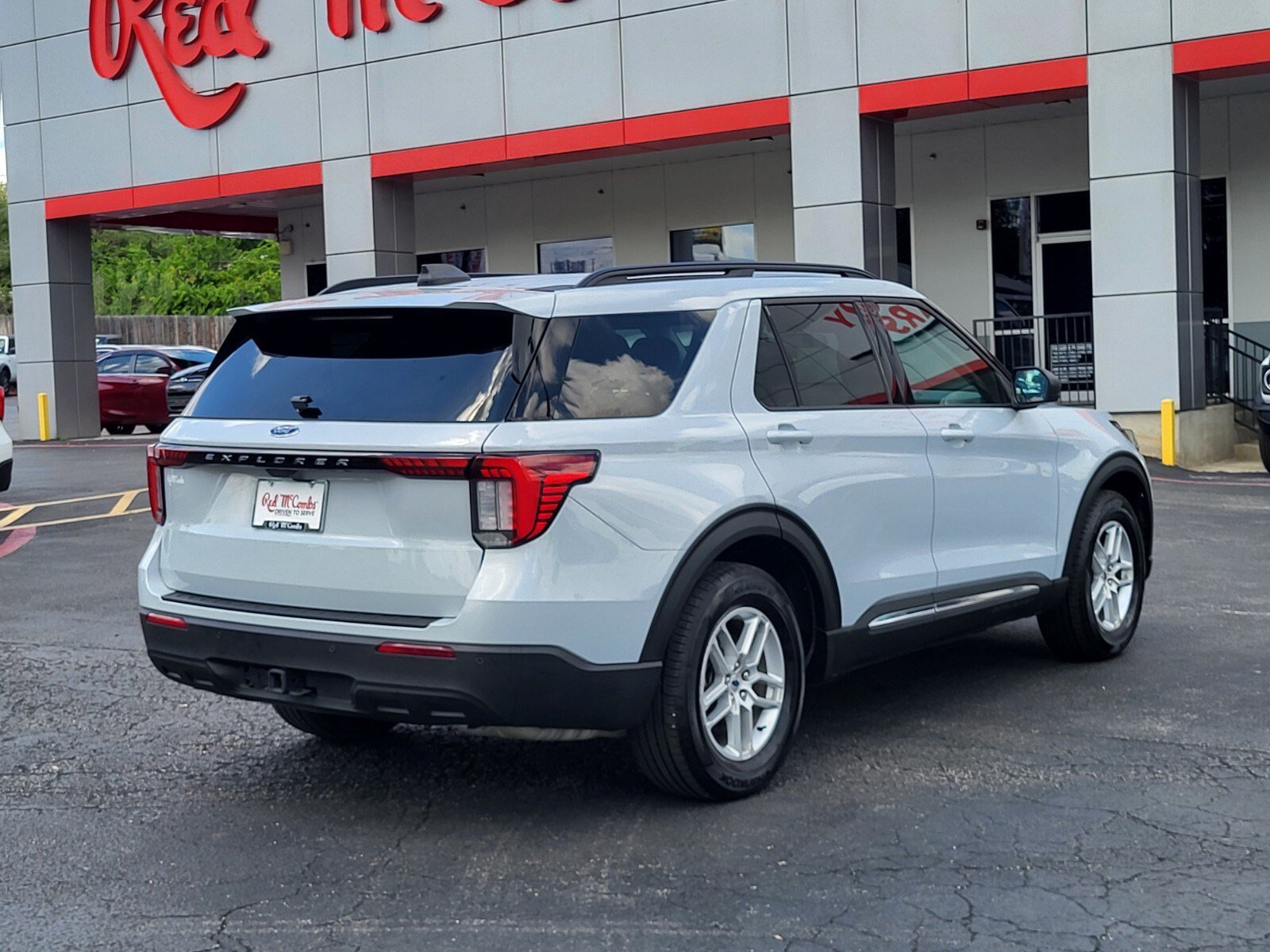 Certified 2025 Ford Explorer Active RWD image 4